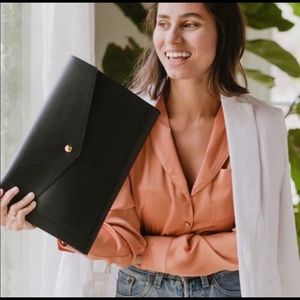 NWOT Megan Portfolio Clutch